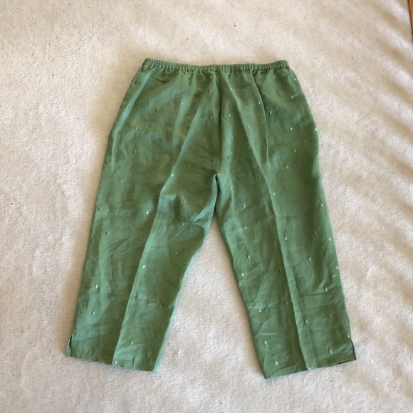 Beautiful sage green linen capris with embroidered polka dots - Picture 2 of 10